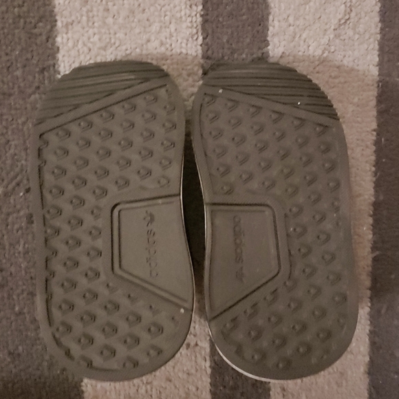 Adidas shoes for kids - Picture 3 of 3